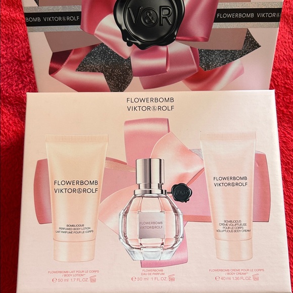 Viktor & Rolf Pink and Black Flowerbomb Box Eau De Parfum - Picture 4 of 4